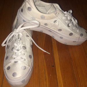 PLATFORM CONVERSE X UO COLLABORATION